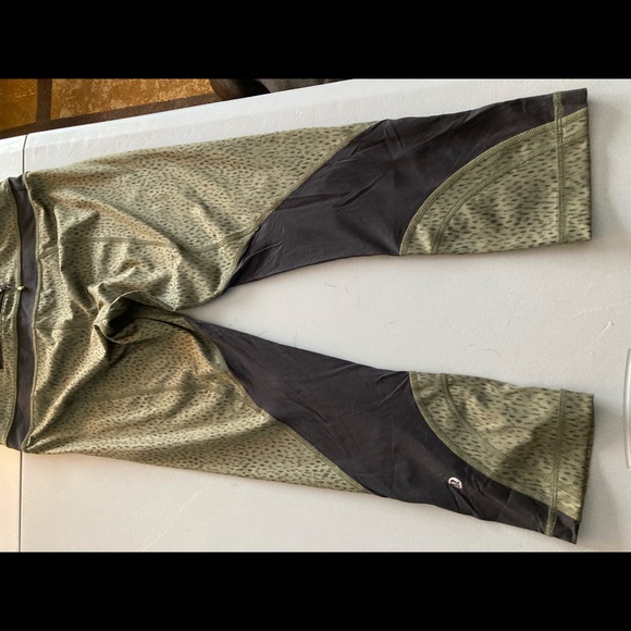 Lululemon run inspire Capri - Picture 1 of 6